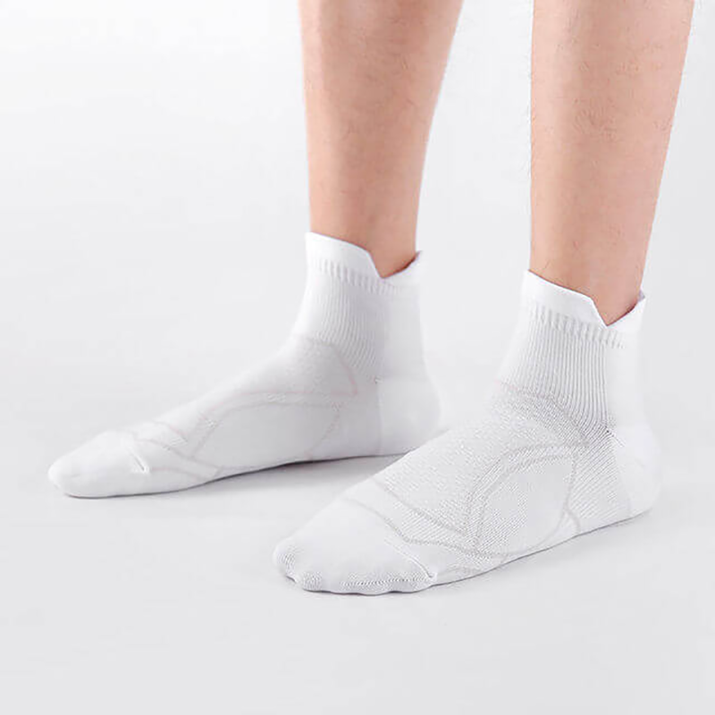 Person wearing white unisex sport socks, fitness middle tube design, showcasing anti-sweat, breathable material for running and workouts.